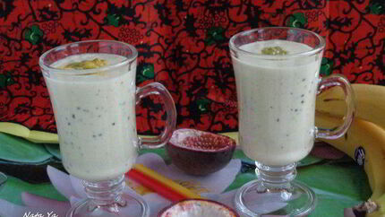 Смузи Маракуйя-банан-кокос