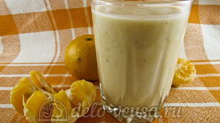 Смузи на кефире с бананом и мандарином