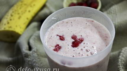 Смузи с малиной и бананом