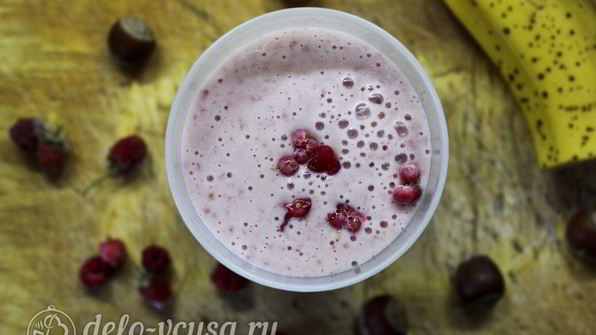 смузи с малиной и бананом