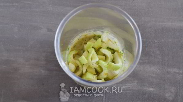 смузи с сельдереем и семенами льна