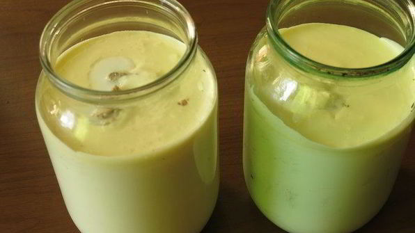 смузи с ягодами и кислым молоком