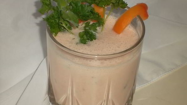 томатно-огуречный смузи с петрушкой