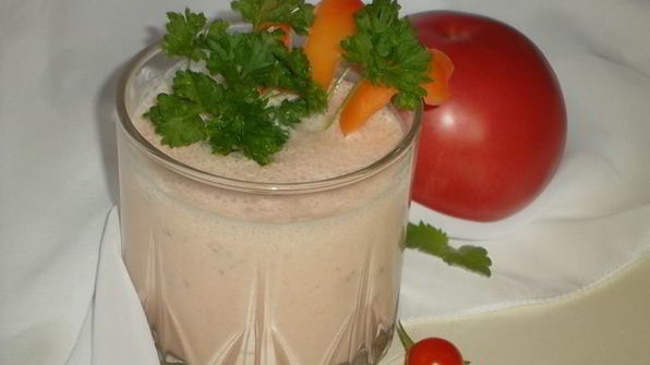 томатно-огуречный смузи с петрушкой