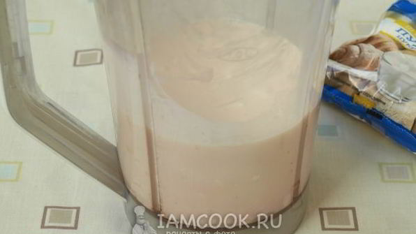 творожный коктейль на ряженке с шелковицей