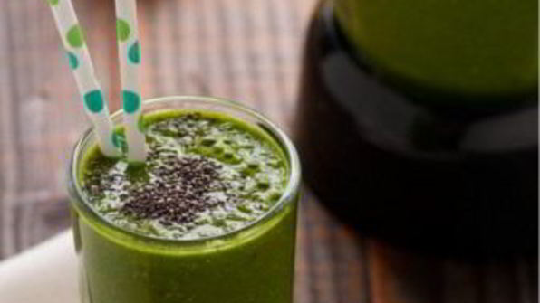 зеленый коктейль с горохом