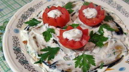 Горячий салат с баклажанами