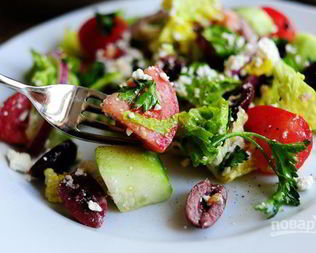 Простой салат Греческий