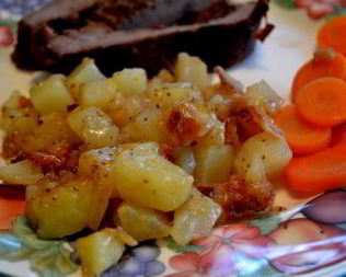 Горячий немецкий картофельный салат