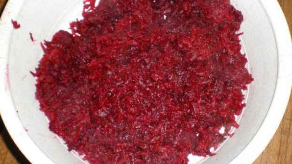 картофель в майонезе с ананасами и салатик свекла с сыром