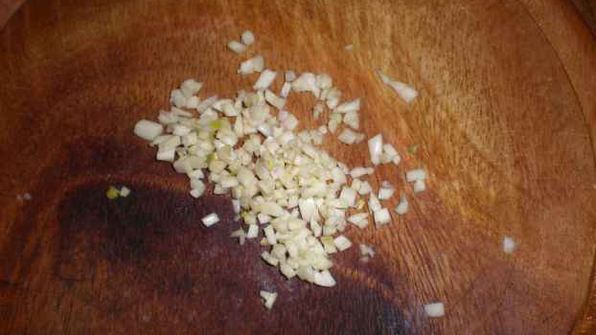 картофель в майонезе с ананасами и салатик свекла с сыром