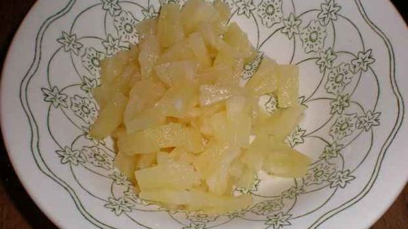 картофель в майонезе с ананасами и салатик свекла с сыром