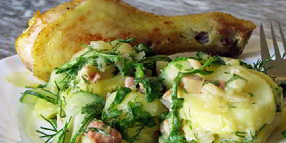 Рецепт картофельно-огуречного салат с хрустящей курочкой