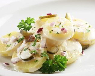 Картофельный салат с грецкими орехами и эстрагоном