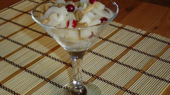 картофельный салат с грибами и клюквой