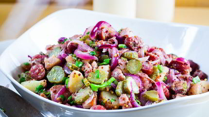 Картофельный салат с копченостями