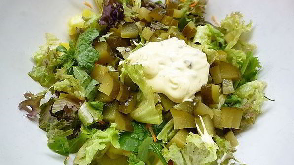 картофельный салат с красной рыбой