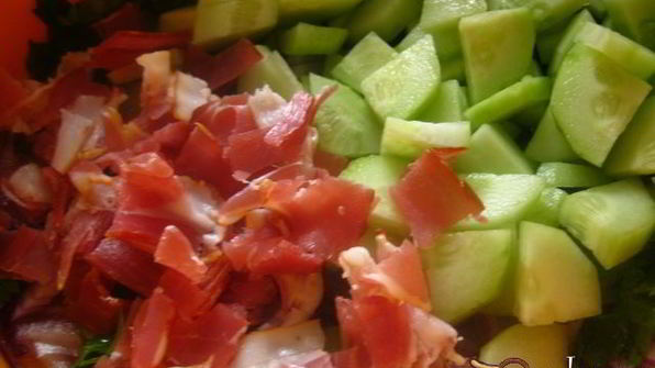 картофельный салат с нутом и беконом