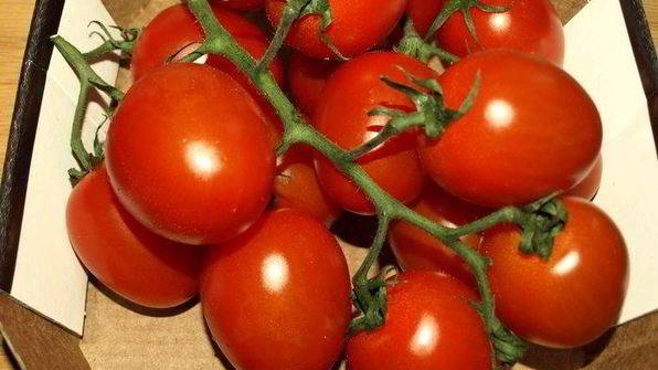 картофельный салат с помидорами и укропом