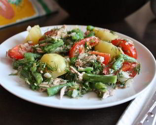 Салат из картофеля, фасоли и тунца