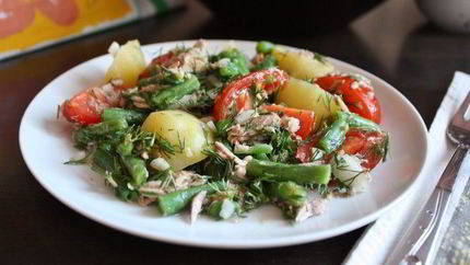 Салат из картофеля, фасоли и тунца