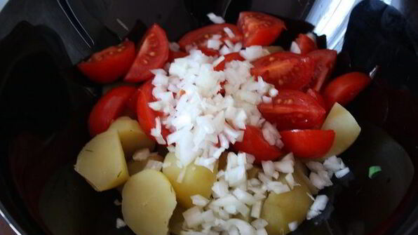 салат из картофеля, фасоли и тунца