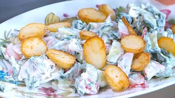салат из молодого картофеля с редисом и заправкой из феты