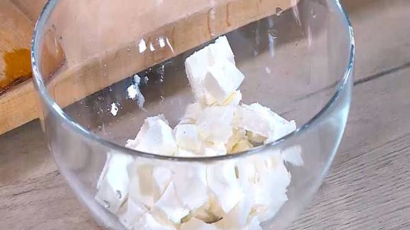 салат из молодого картофеля с редисом и заправкой из феты