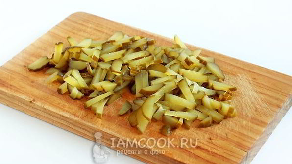 салат с картофелем и солеными огурцами