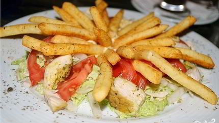 Салат с картошкой фри