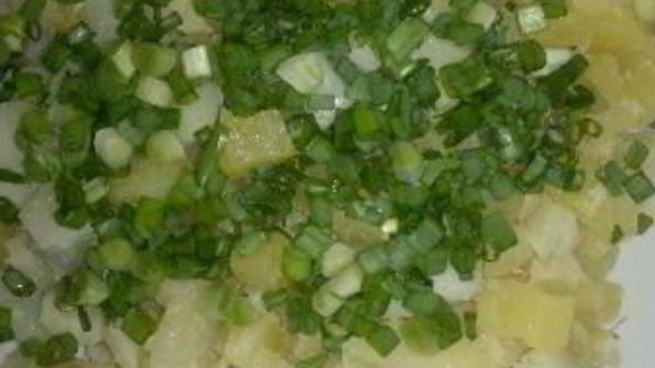 салат с картошкой и консервированными кальмарами