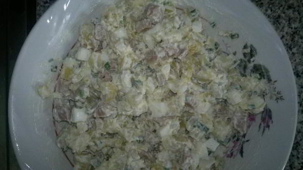 салат с картошкой и консервированными кальмарами