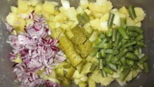 салат с картошкой и солеными огурцами