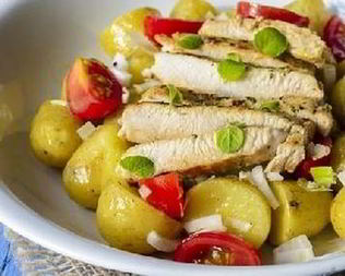 Салат с молодым картофелем и индейкой