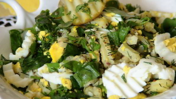 салат с молодым картофелем и щавелем