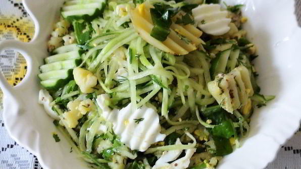 салат с молодым картофелем и щавелем