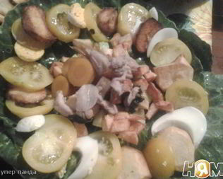 Салат с жареным картофелем и куриным филе