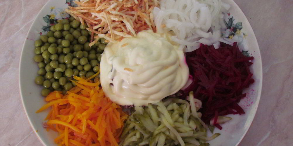 Рецепт салата с жареным картофелем, свеклой и мясом