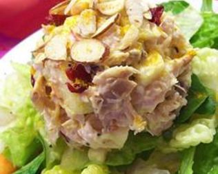 Куриный салат с яблоком