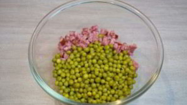 оливье классический с колбасой