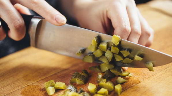 оливье с ароматной куриной грудкой