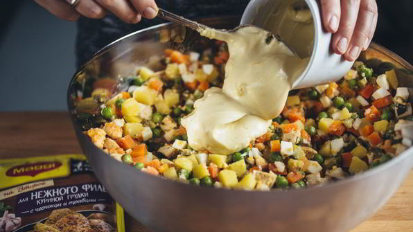 оливье с ароматной куриной грудкой