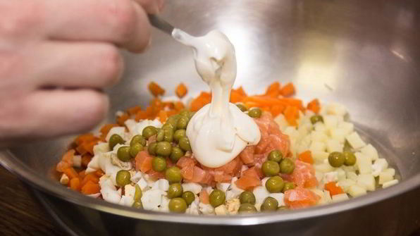 оливье со слабосоленой семгой