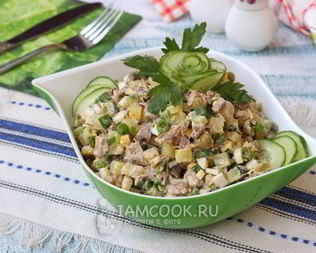 Салат Оливье с говядиной и свежими огурцами