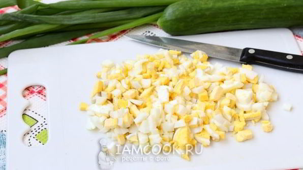 салат оливье с говядиной и свежими огурцами