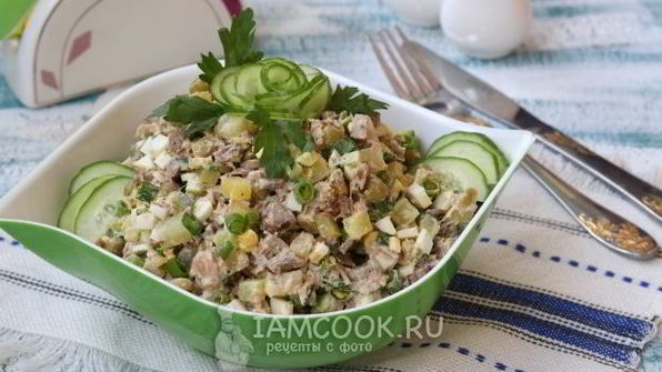 салат оливье с говядиной и свежими огурцами