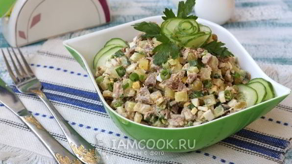 салат оливье с говядиной и свежими огурцами