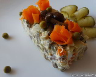 Салат оливье с грибами