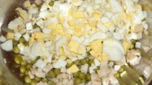 салат оливье с кальмарами