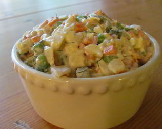 Салат Оливье с курицей